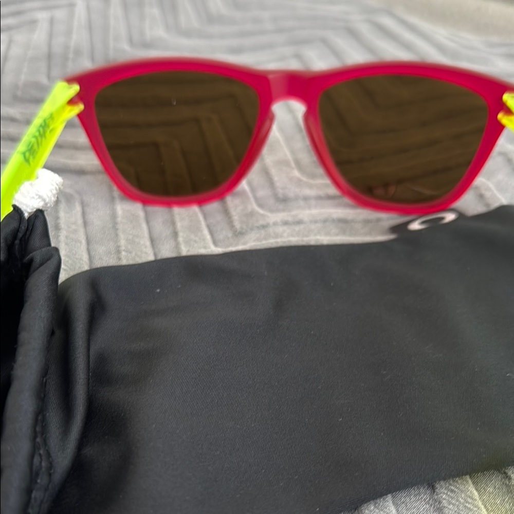 Oakley Blacklight Frogskins - Pink/Yellow - Picture 3 of 6